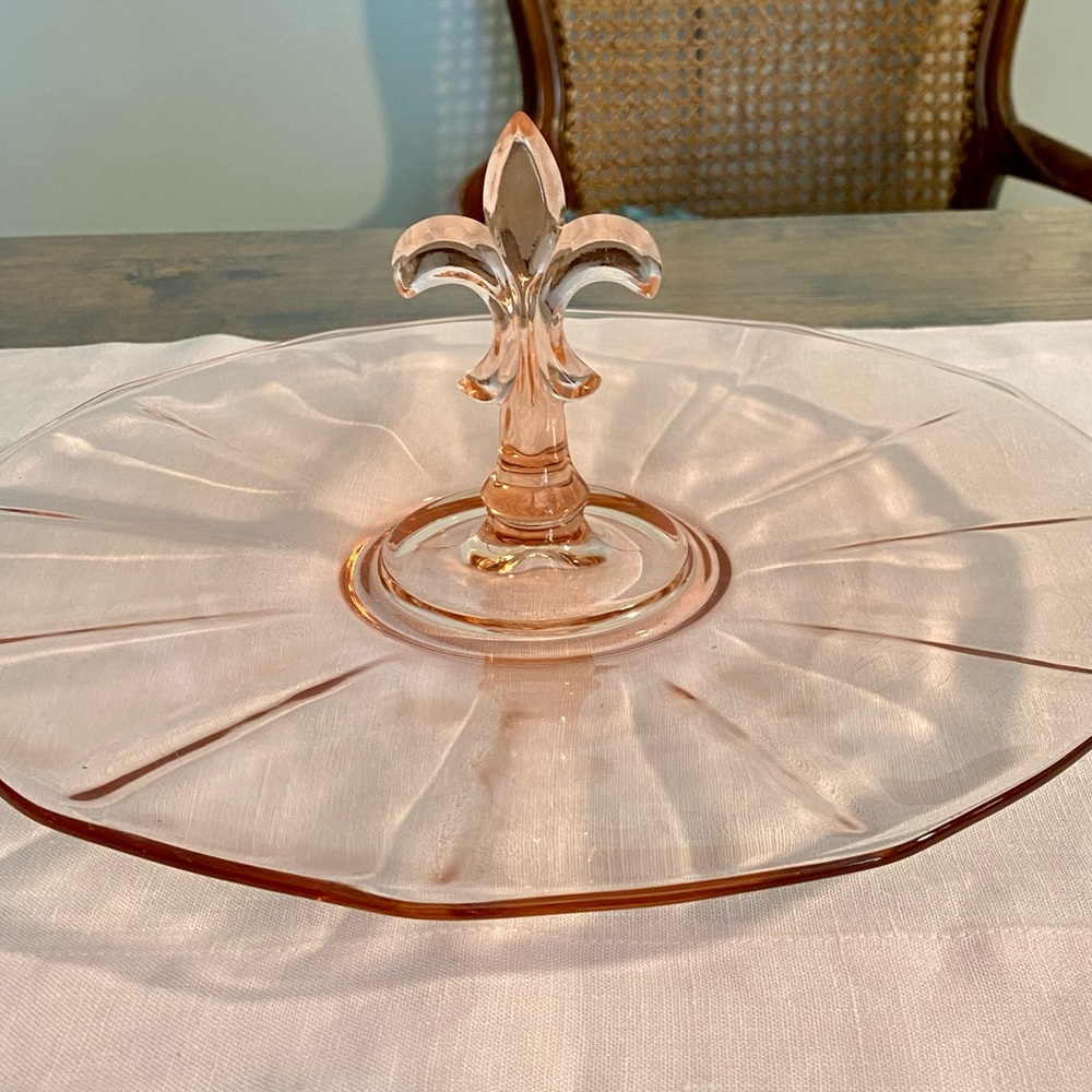 Vintage Fostoria Pink Depression Glass Tray Fleur De Lis Handle. Round - Picture 8 of 13